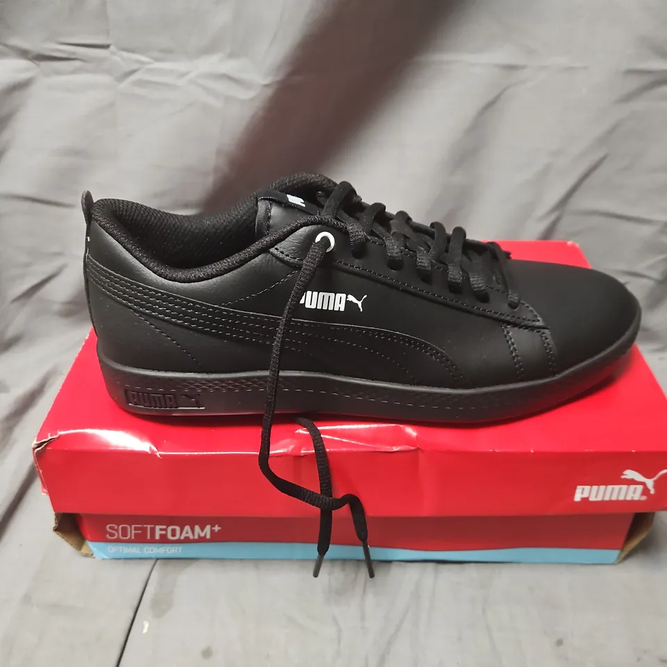 BOXED PUMA SMASH WNS V2 L – WOMEN'S BLACK TRAINERS, UK 5 (EU 38)