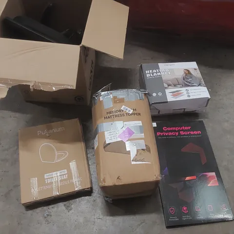 PALLET OF ASSORTED ITEMS TO INCLUDE: MATTRESS TOPPER, PLAY FENCE, HEATED BLANKETS, OFFICE CHAIR PARTS, TOILET SEAT, COMPUTER PRIVACY SCREEN ECT