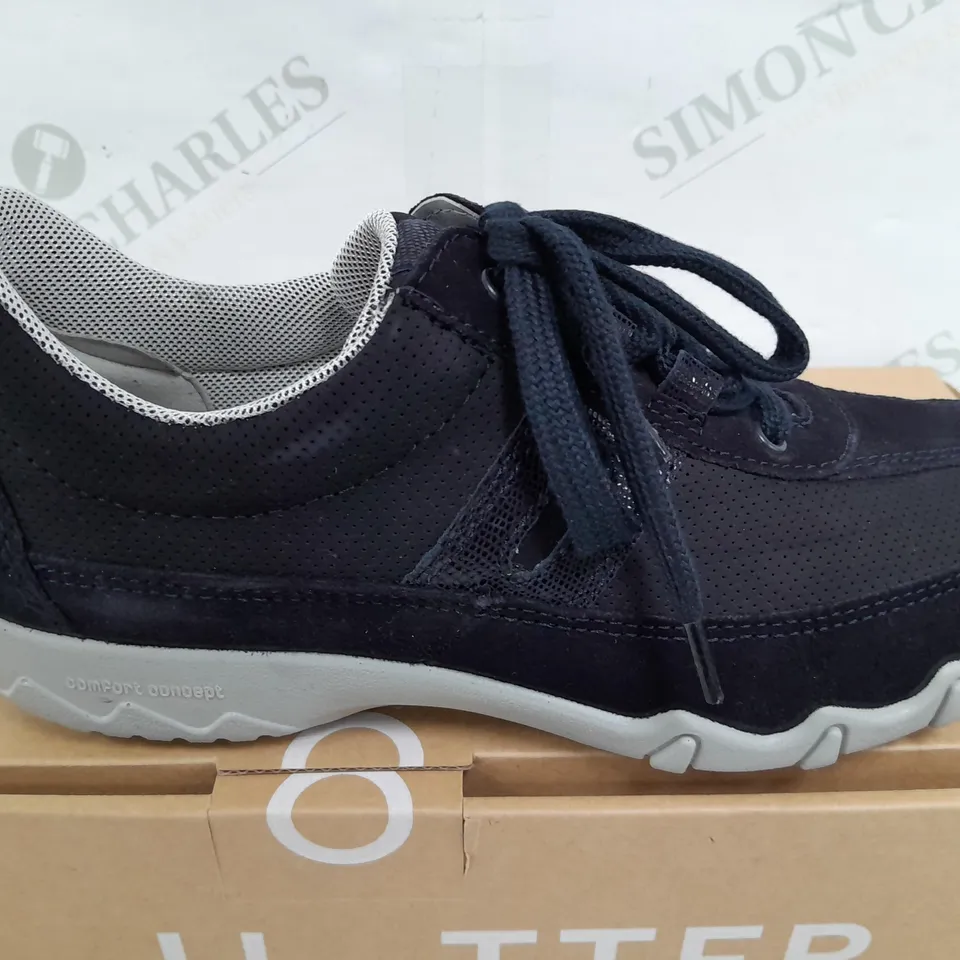 BOXED PAIR OF HOTTER LEANNE II WIDE TRAINERS IN BLACK - UK 4