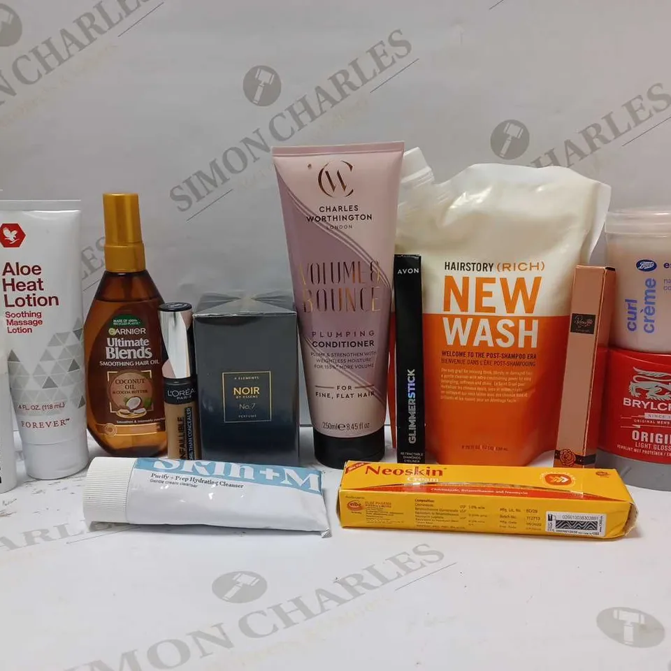 LOT OF APPROX 10 ASSORTED BEAUTY PRODUCTS TO INCLUDE CHARLES WORTHINGTON CONDITIONER, SOAP&GLORY HAND FOOD, GARNIER HAIR OIL, ETC 