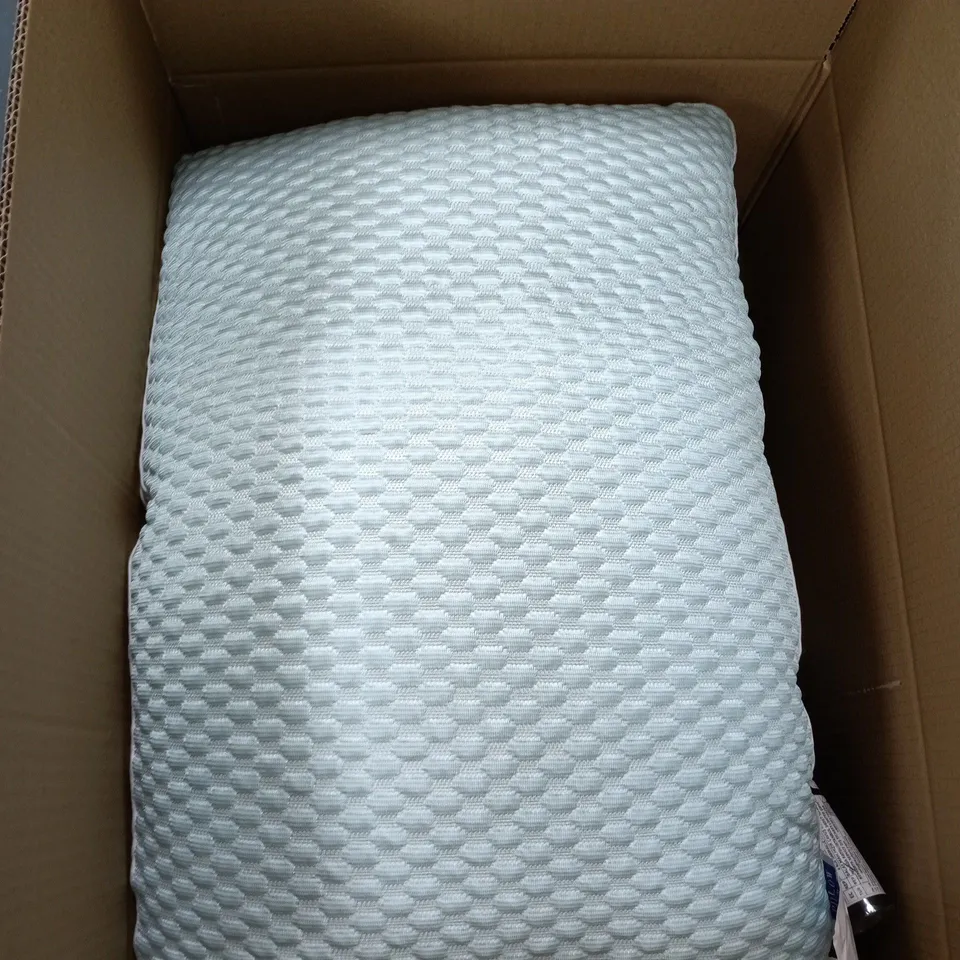 BOX OF APPROXIMATELY 10 ASSORTED ITEMS INCLUDING COOL TOWEL, STATIC CLING WINDOW FILM AND WOOL BOX IMAGINE CLASSIC WOOL
