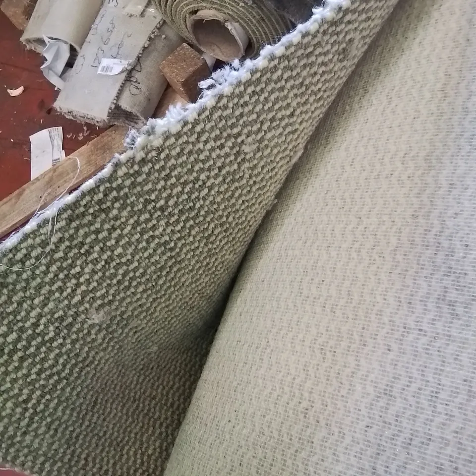 ROLL OF QUALITY LAKELAND HRD SILVERHOW CARPET// APPROX SIZE: 5 X4.42M