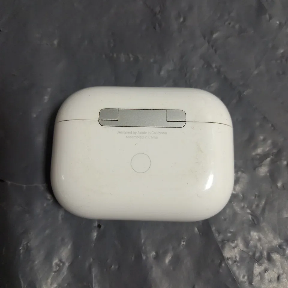 PAIR OF APPLE AIRPODS PRO IN WHITE