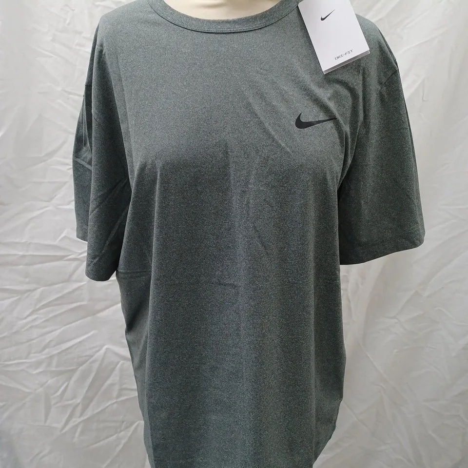 NIKE DRI-FIT T-SHIRT, GREY - SIZE M