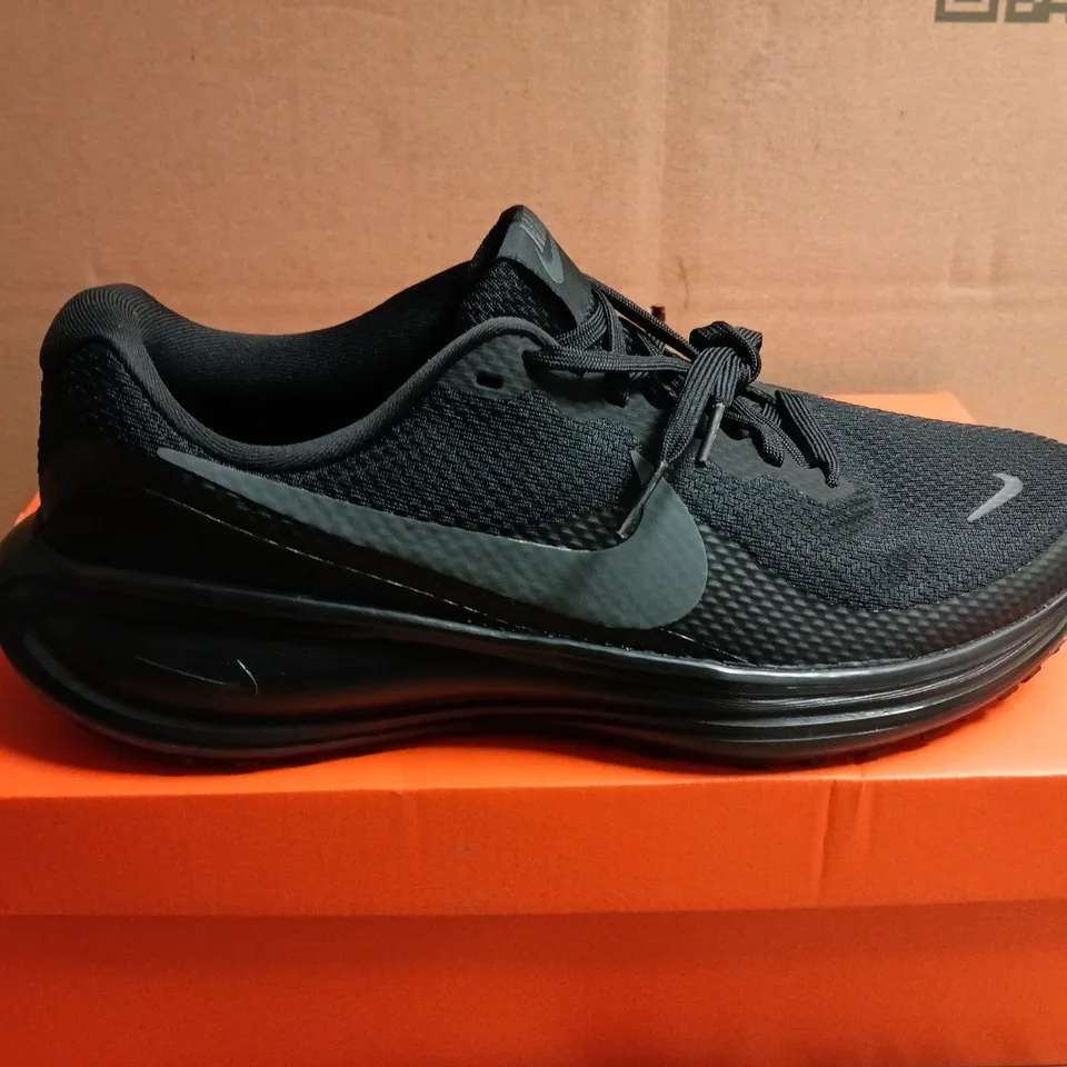 BOXED PAIR OF NIKE REVOLUTION 8 WOMEN'S RUNNING SHOES –UK SIZE 8.5