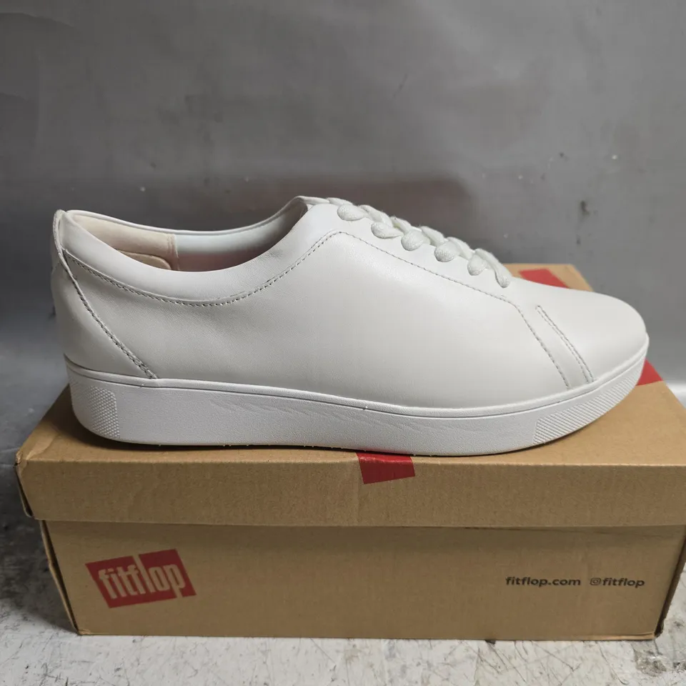 BOXED PAIR OF FITFLOP RALLY SNEAKERS IN WHITE - UK 8