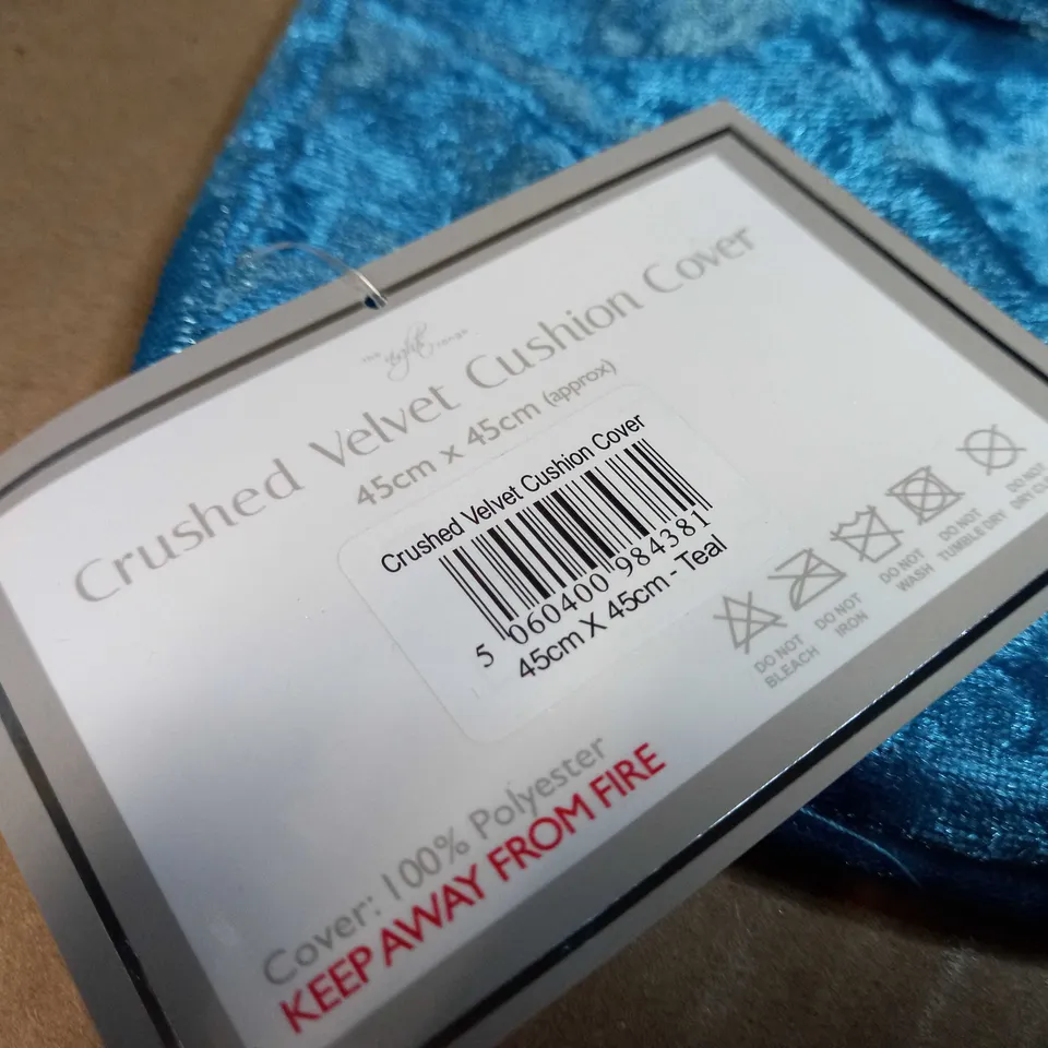 LOT OF APPROX 4 TEAL CRUSHED VELVET CUSHION COVERS - SIZE 45X45CM