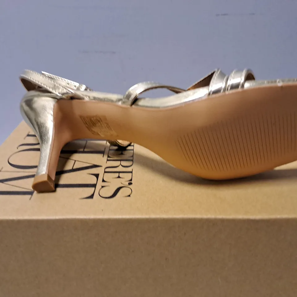 BOXED WHERES THAT FROM GOLD METALLIC HEELS - UK 6 