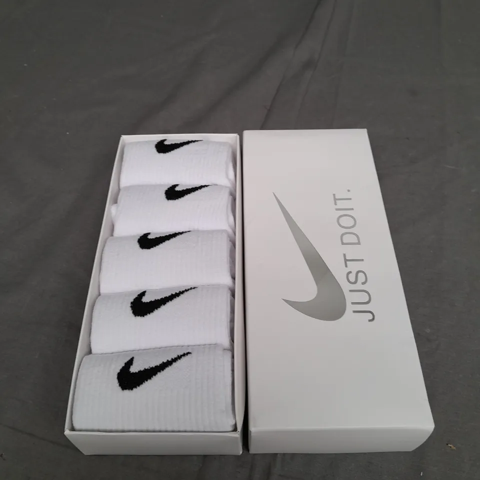 BOX OF APPROXIMATELY 5 PAIRS OF NIKE CREW SOCKS