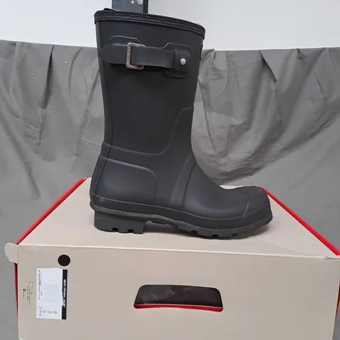 BOXED HUNTER WOMEN'S RAIN BOOT SIZE 10