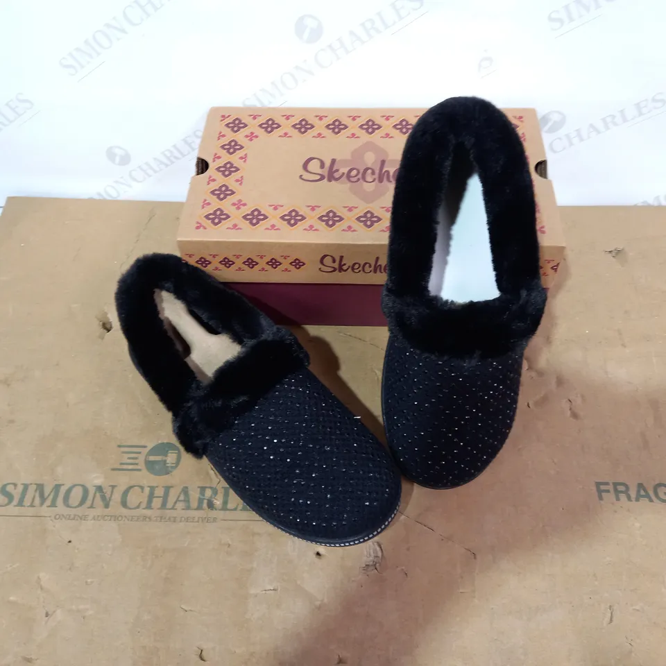 BOXED PAIR OF SKECHERS - SIZE 7