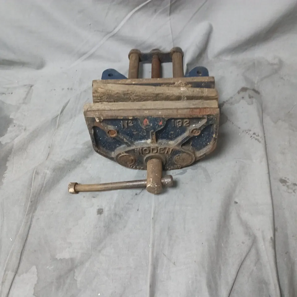 VINTAGE BENCH VISE WITH WOODEN JAWS – SMALL BLUE CLAMP