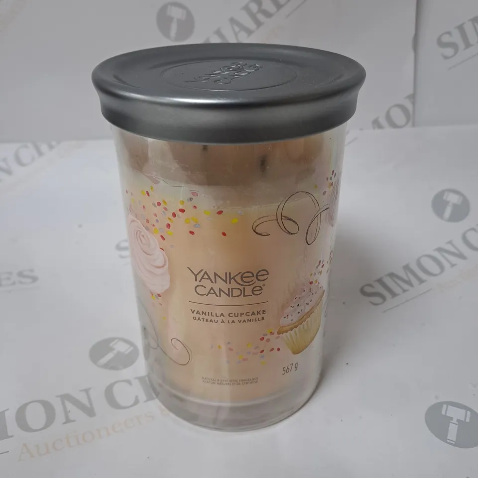 YANKEE CANDLE SIGNATURE LARGE TUMBLER - VANILLA CUPCAKE