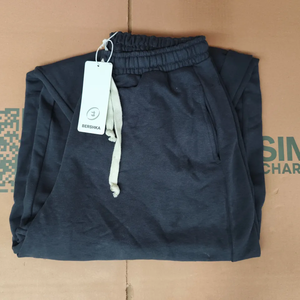 BERSHKA SWEATPANTS IN GREY SIZE MEDIUM