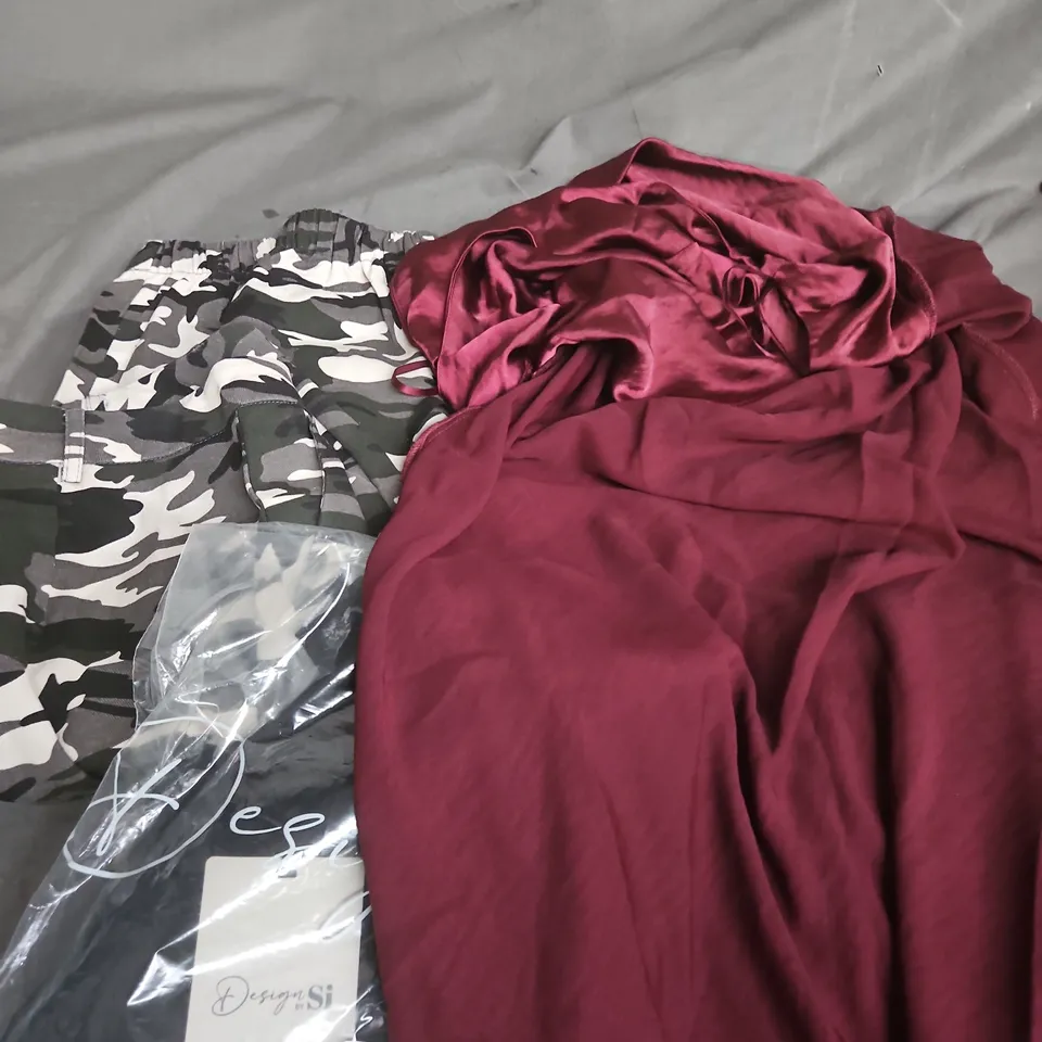 APPROXIMATELY 20 ASSORTED CLOTHING PRODUCTS IN VARIOUS STYLES & SIZES TO INCLUDE JACKETS, T-SHIRTS, DRESSES ETC