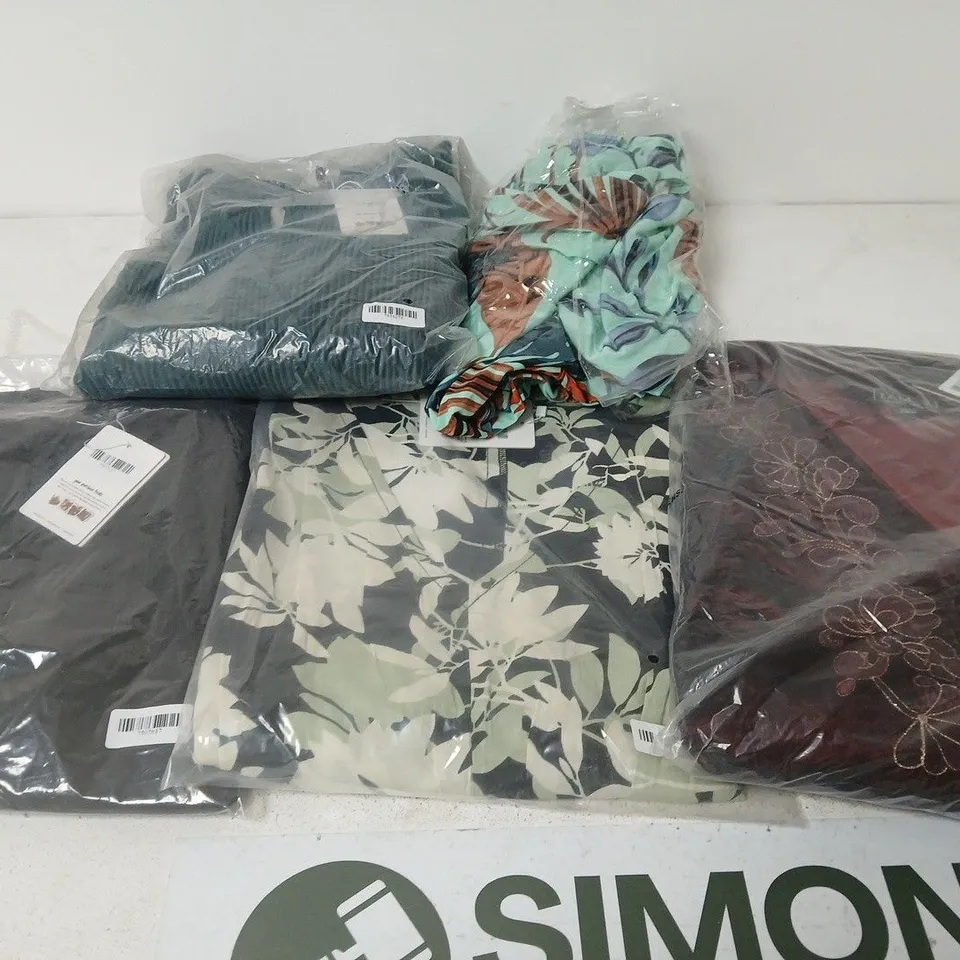 LARGE BOX OF WOMENS CLOTHING ITEMS IN VARIOUS STYLES , COLORS AND SIZES 