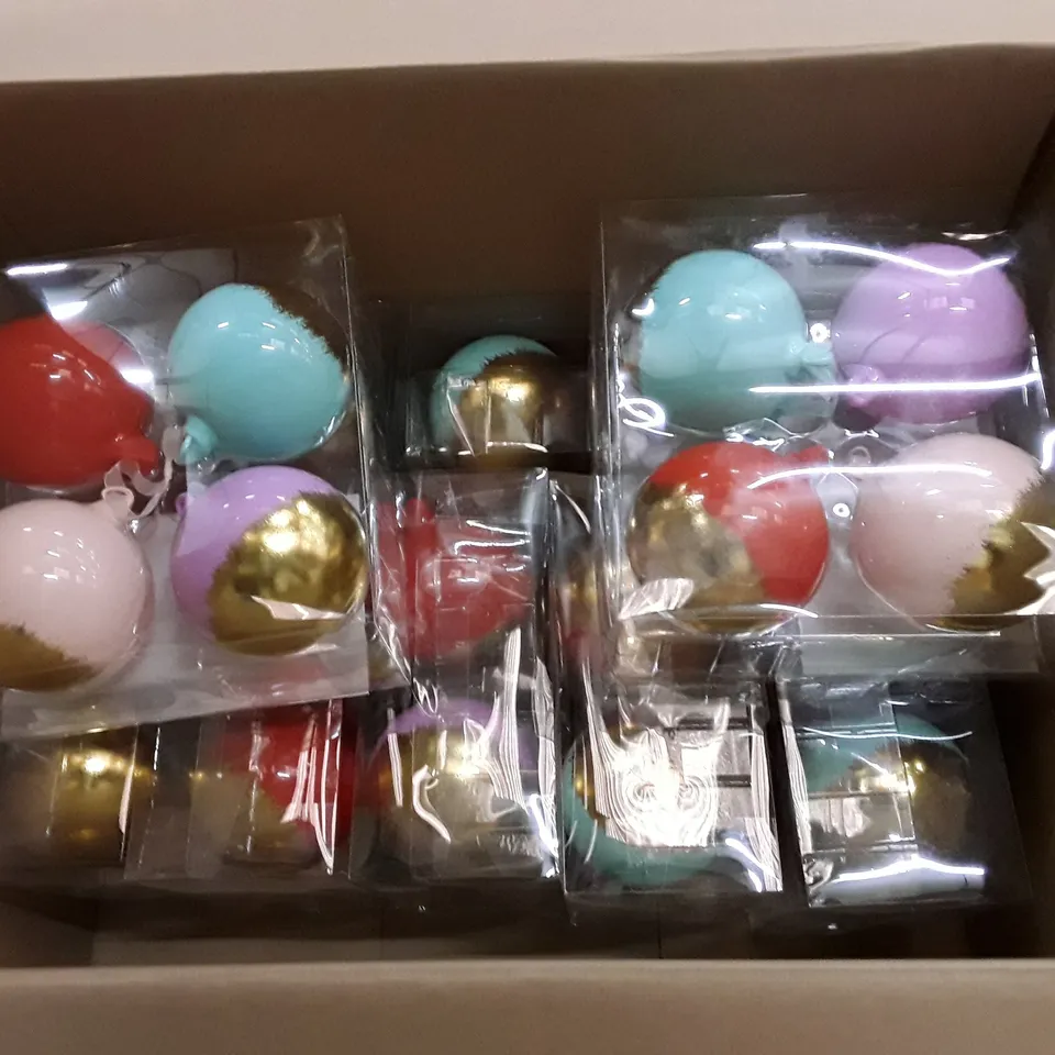 BOX CONTAINING APPROXIMATELY 9 BRAND NEW BOXED GLASS BAUBLE 4PKS