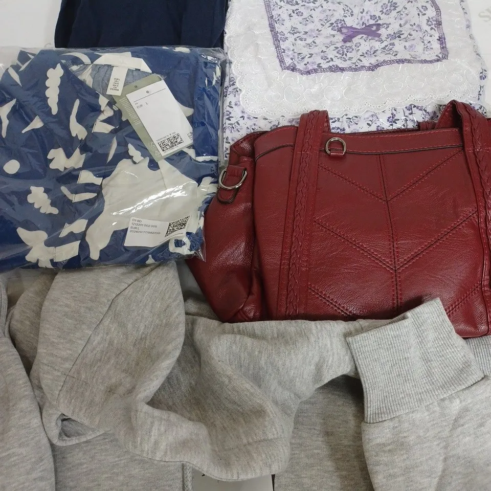 BOX OF APPROXIMATELY 25 ASSORTED CLOTHING ITEMS TO INCUDE - BAG , HOODIE , TROUSER ETC