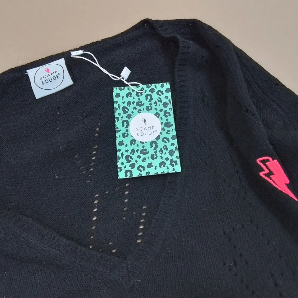 SCAMP AND DUDE ADULTS POINTEDLY V-NECK KNITTED JUMPER IN BLACK - 20