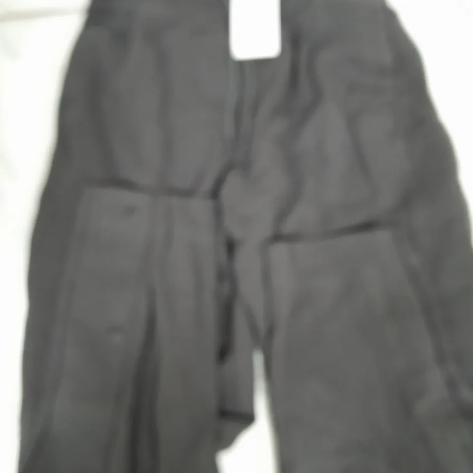 GYMSHARK REST DAY ESSENTIALS SWEAT SNAP PANTS IN ONYX GREY - M