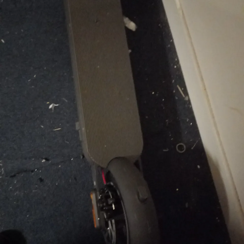 XIAOMI BLACK ELECTRIC SCOOTER - COLLECTION ONLY