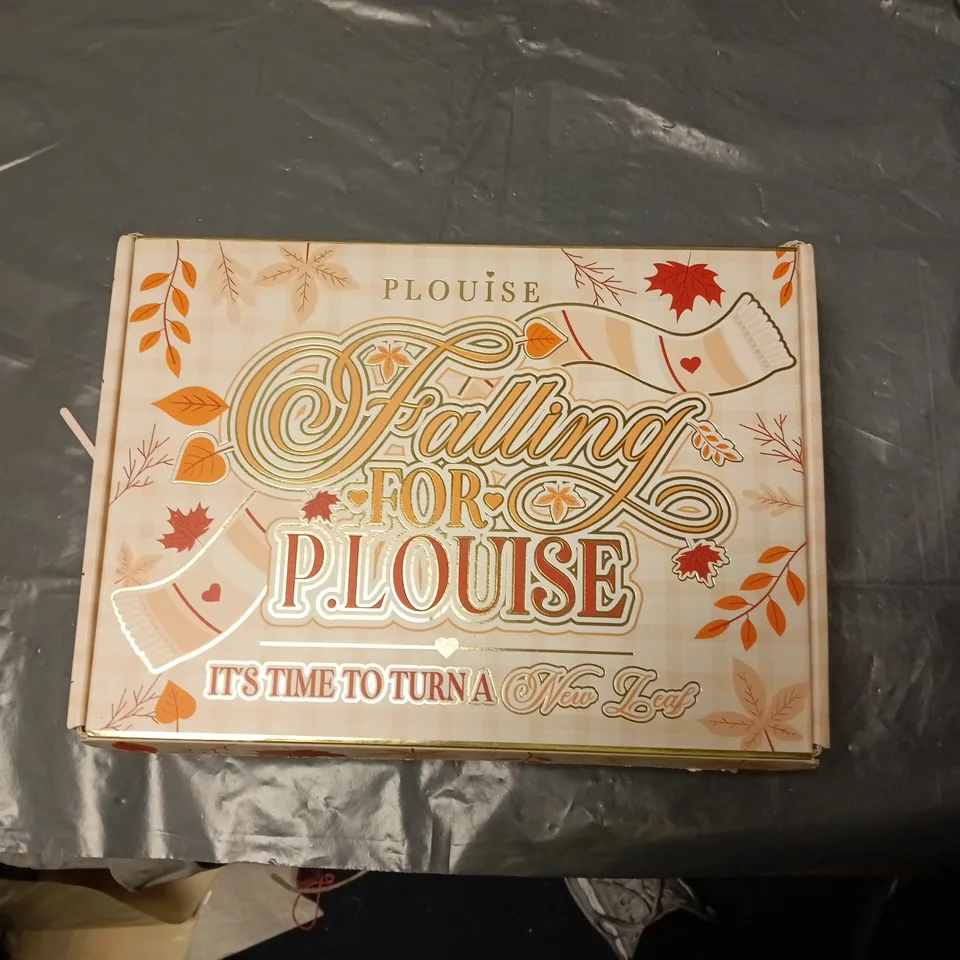 P.LOUISE FALLING FOR P.LOUISE MAKE-UP SET – AUTUMN LEAVES PALETTE (BOXED)