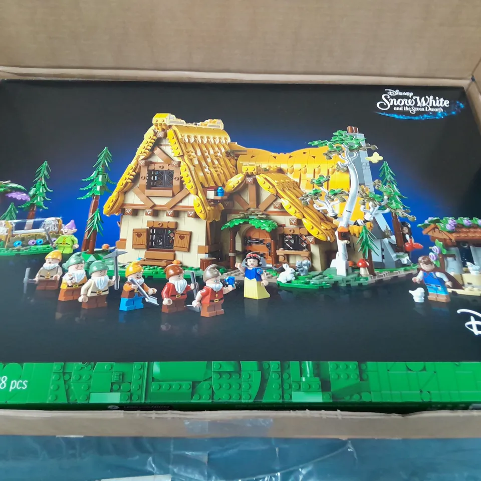 LEGO DISNEY SNOW WHITE AND THE SEVEN DWARFS’ COTTAGE 43242