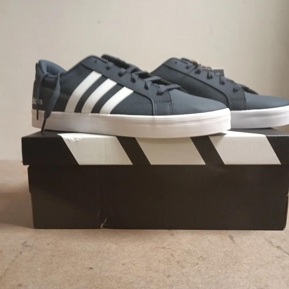 BOXED PAIR OF ADIDAS VS PACE 2.0 SHOES IN NAVY/WHITE SIZE UK 10