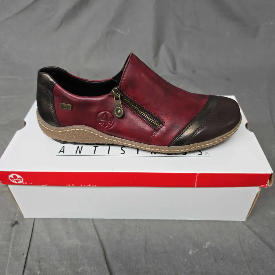 BOXED PAIR OF RIEKER RED COMBINATION ZIP SHOES - 6