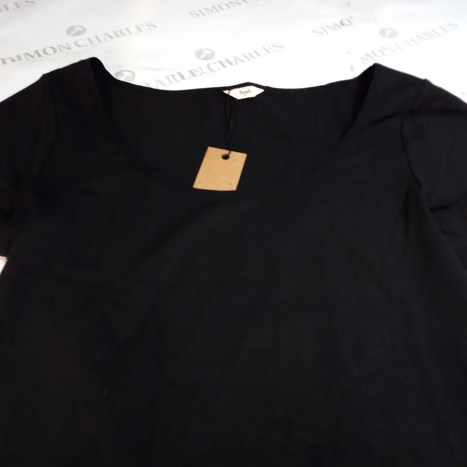 HUSH SCOOP NECK SLIM T-SHIRT IN BLACK - XL 