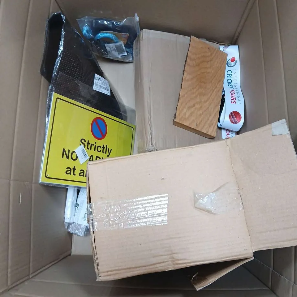 LARGE BOX OF APPROXIMATELY 10 ASSORTED HOUSEHOLD ITEMS TO INCLUDE - BOTTLE - CHOPPING BOARDS - YOGA MAT - ETC