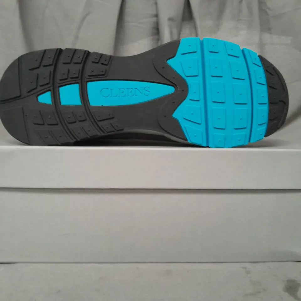 BOXED PAIR OF CLEENS AERO RUNNER SHOES IN GREY/TURQUOISE UK SIZE 10