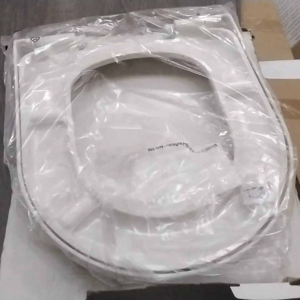 BOXED SOFT CLOSE ROUNDED TOILET SEAT