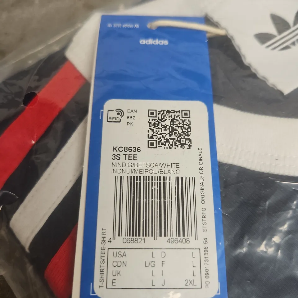 ADIDAS ORIGINALS KC8636 3S TEE – NAVY WITH WHITE NECKLINE, RED SHOULDER STRIPES – UK L