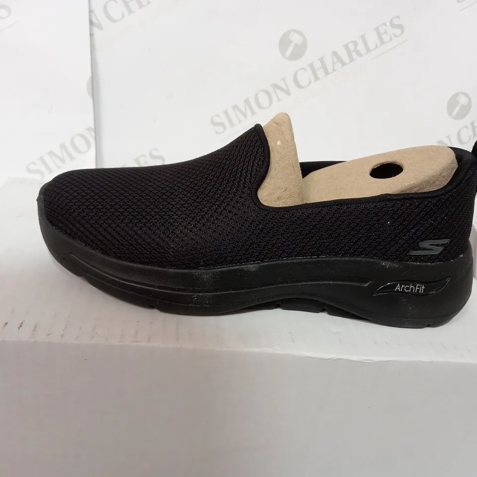 BOXED PAIR OF SKECHERS GO WALK BLACK TRAINERS  - SIZE 3