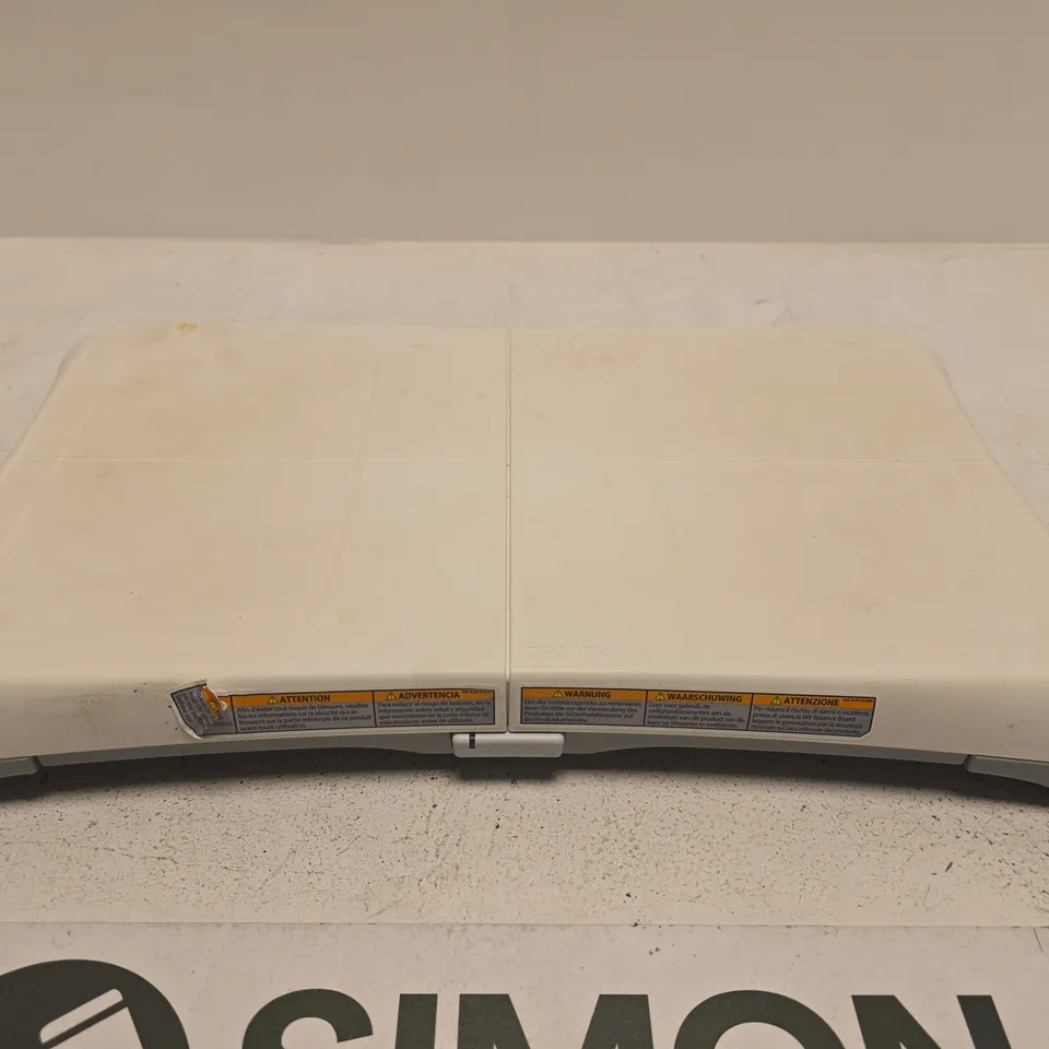 NINTENDO WII BALANCE BOARD