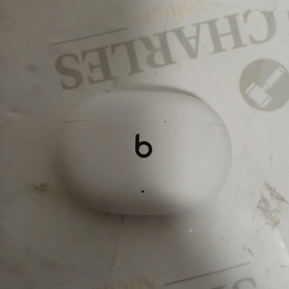 BEATS EARBUDS WHITE