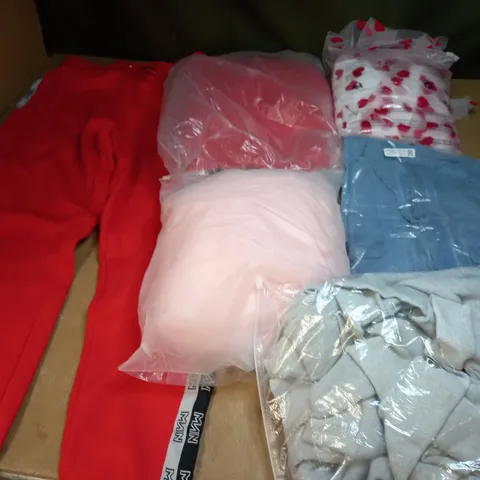 LARGE QUANTITY OF ASSORTED CLOTHING ITEMS TO INCLUDE - DRESSES, T-SHIRTS AND TROUSERS