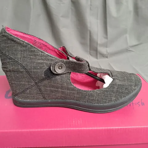 BOX OF APPROXIMATELY 10 PAIRS OF BLACK GUPPY LOVE WEDGE SHOES IN VARIOUS SIZES