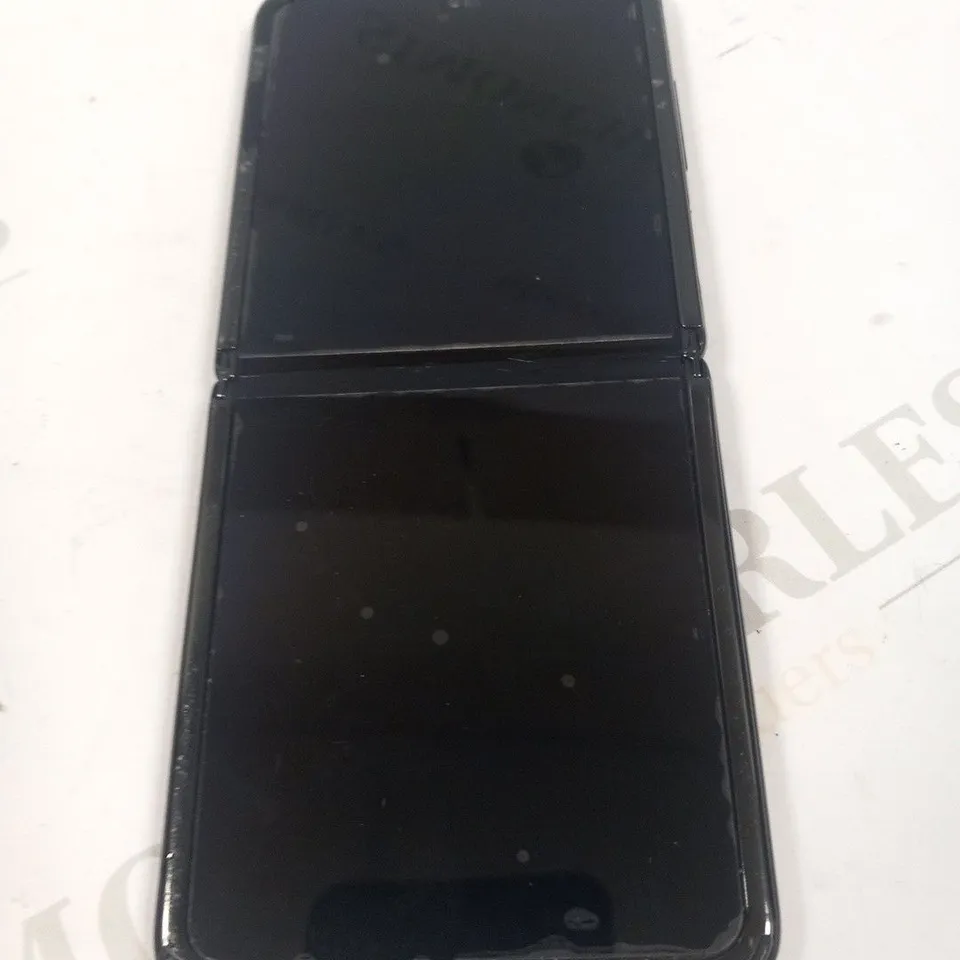 BOXED SAMSUNG GALAXY Z FLIP 5G MOBILE PHONE 
