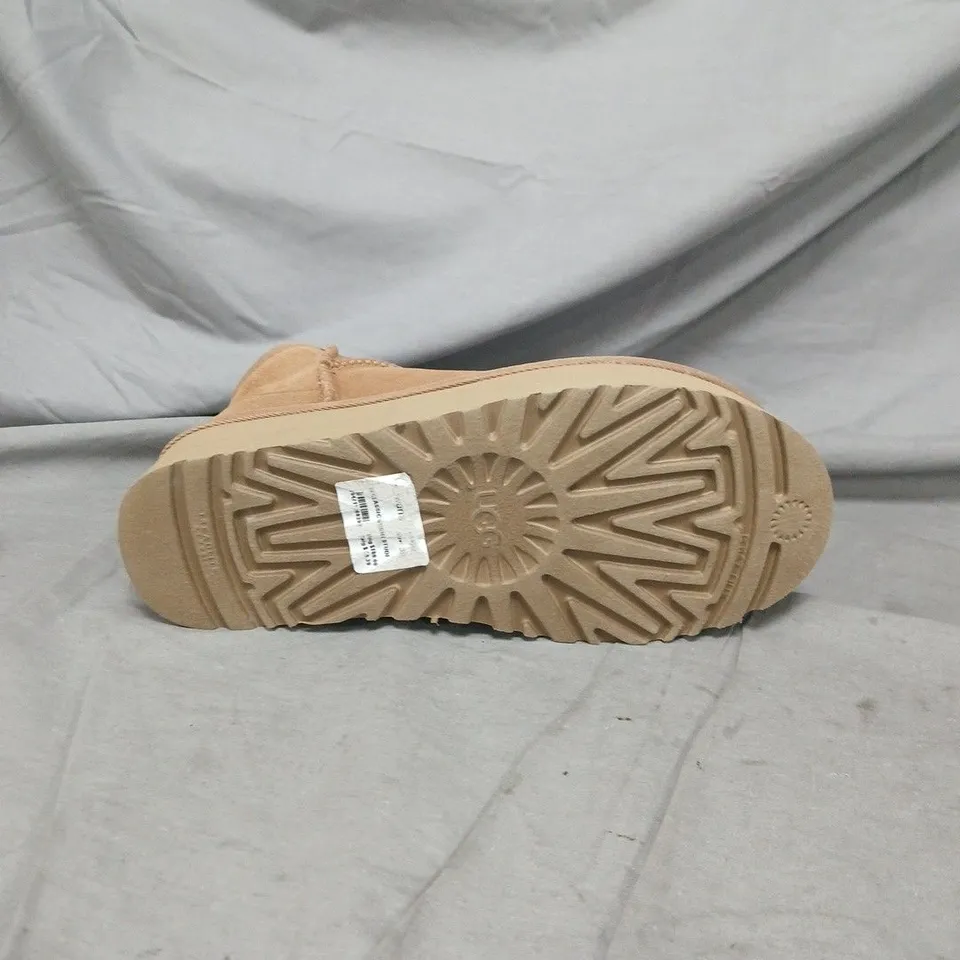 UGG BEIGE SUEDE ANKLE BOOTS WITH FAUX SHEARLING LINING – SIZE EU 39
