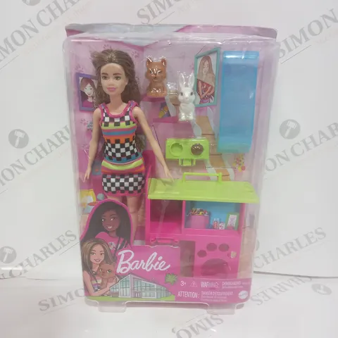 BOXED BARBIE DOLL AND PLAYSET AGES 3+