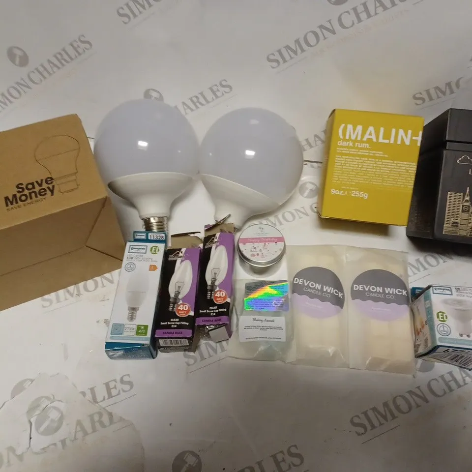 LOT OF ASSORTED ITEMS TO INCLUDE LONDON SKYLINE CANDLE , LIGHT BULBS , ETC