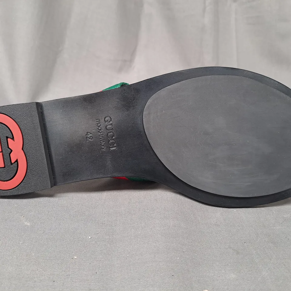 PAIR OF GUCCI TOE-POST SANDALS IN MULTICOLOUR EU SIZE 42