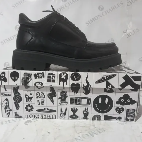BRAND NEW BOXED PAIR OF KOI VEGAN LEATHER RORK WORKING BOOTS IN BLACK UK SIZE 8