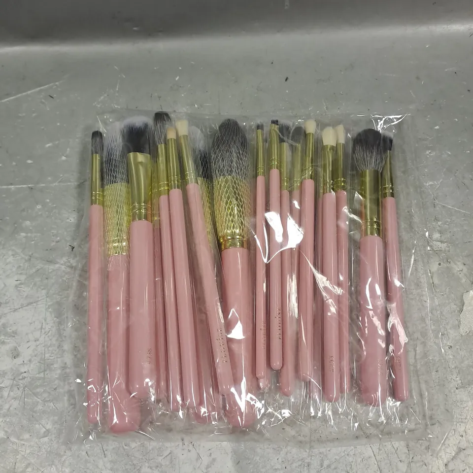 PLOUISE MAKE UP BRUSH SET IN PINK