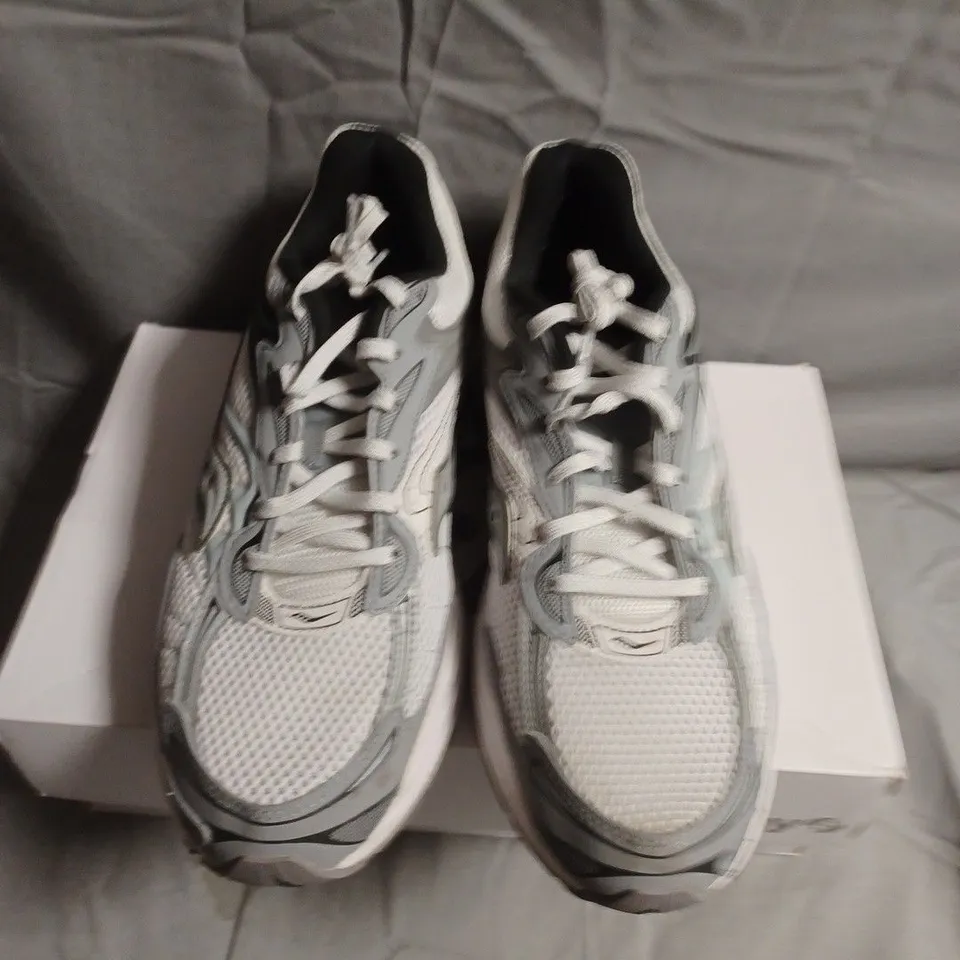 BOXED PAIR OF SAUCONY ORIGINALS SNEAKERS – UK SIZE 9