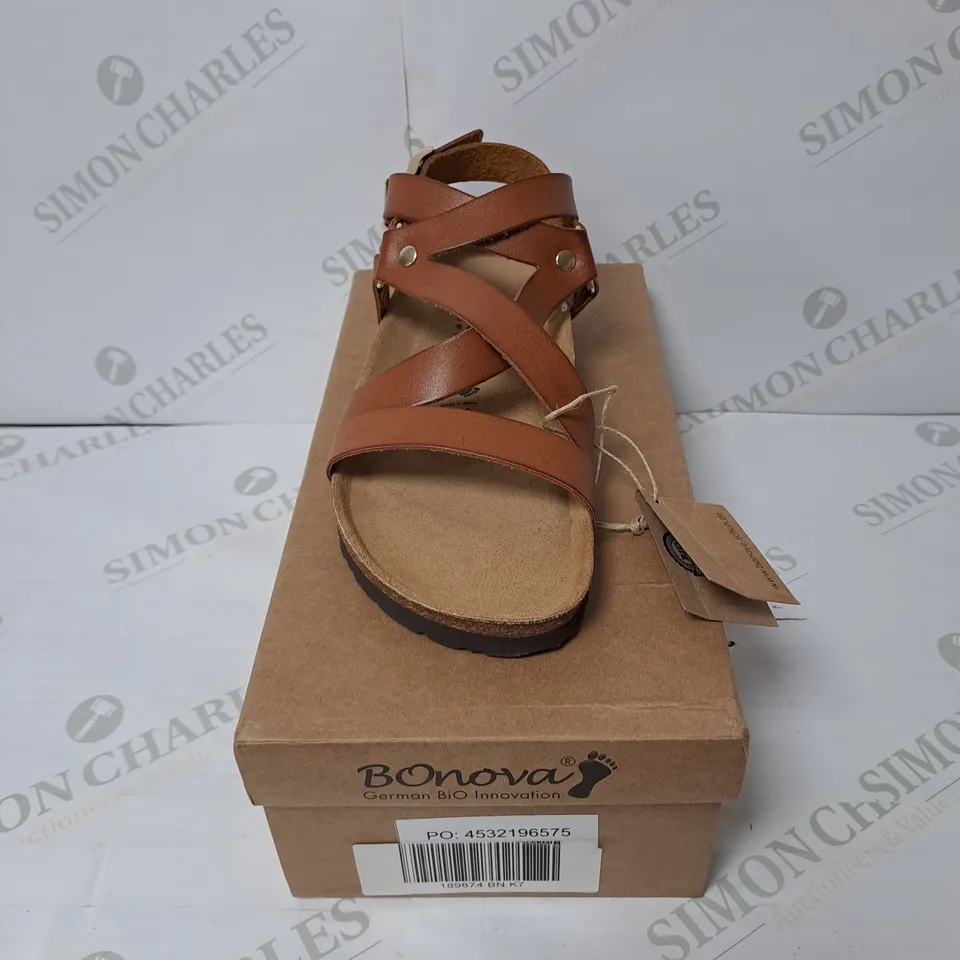 BOXED BONOVA SANDALS // SIZE: EU 40