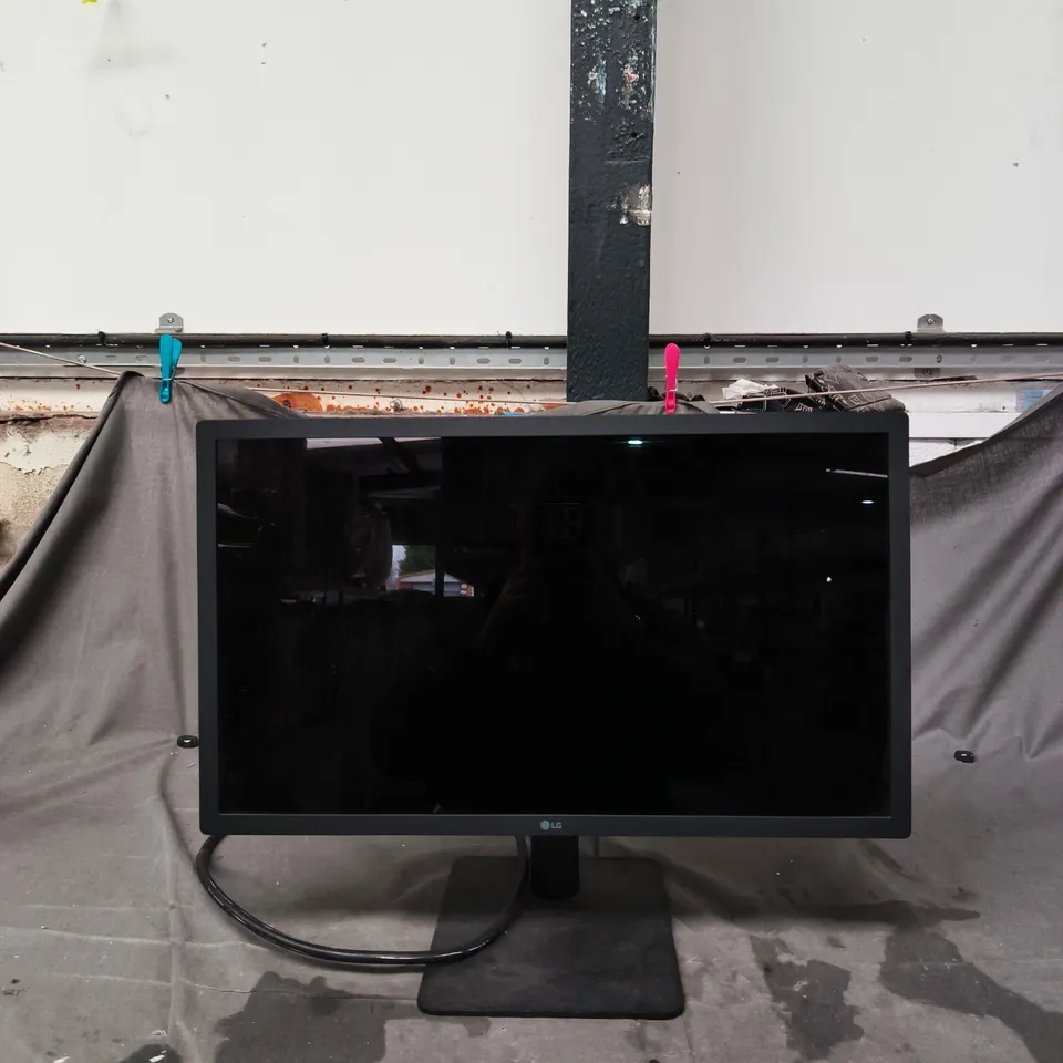 BOXED LG ULTRA FIRE 4K 21.5 INCH DISPLAY FOR MAC