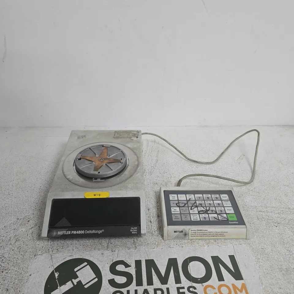 METTLER PM4800 DELTARANGE WEIGHING SCALE WITH KEYBOARD